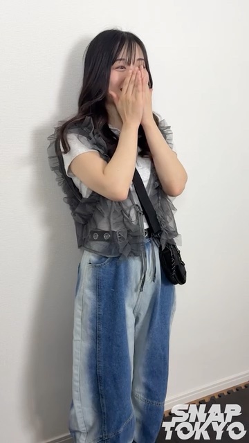 両手で顔を覆って笑うCANONちゃん