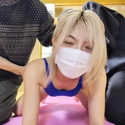 スタイル抜群ギャル女子さん！目を血走らせて、ド派手に爆笑いしノックダウン！（完全オリジナル）